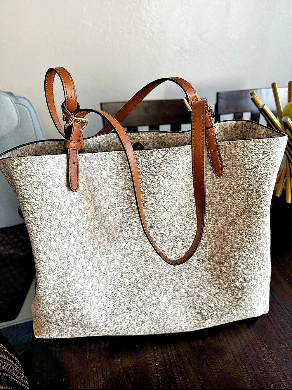 Michael Kors Voyager Medium Logo Tote Bag Brown & White